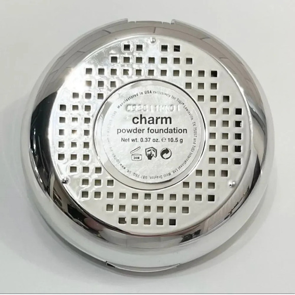 TIGI Cosmetics Charm Powder Foundation - Picture 3 of 4